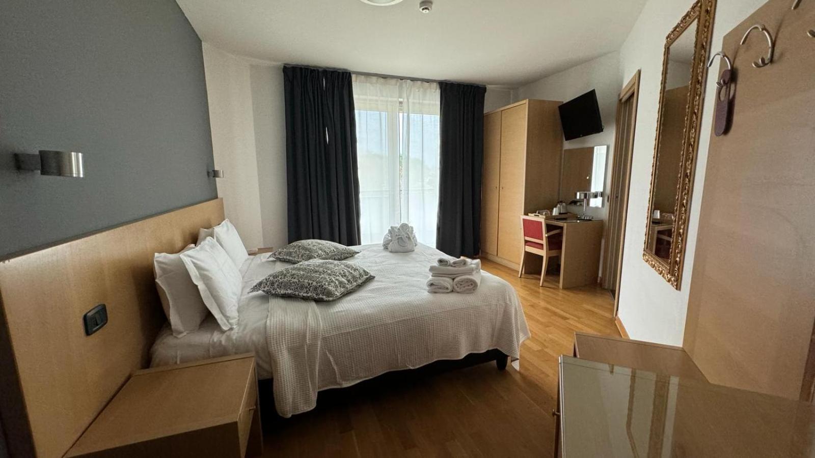 Comfort Double room Partial Lake View